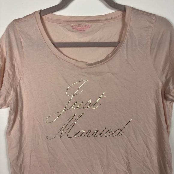 Victoria’s Secret‎ just married t-shirt - Picture 7 of 11